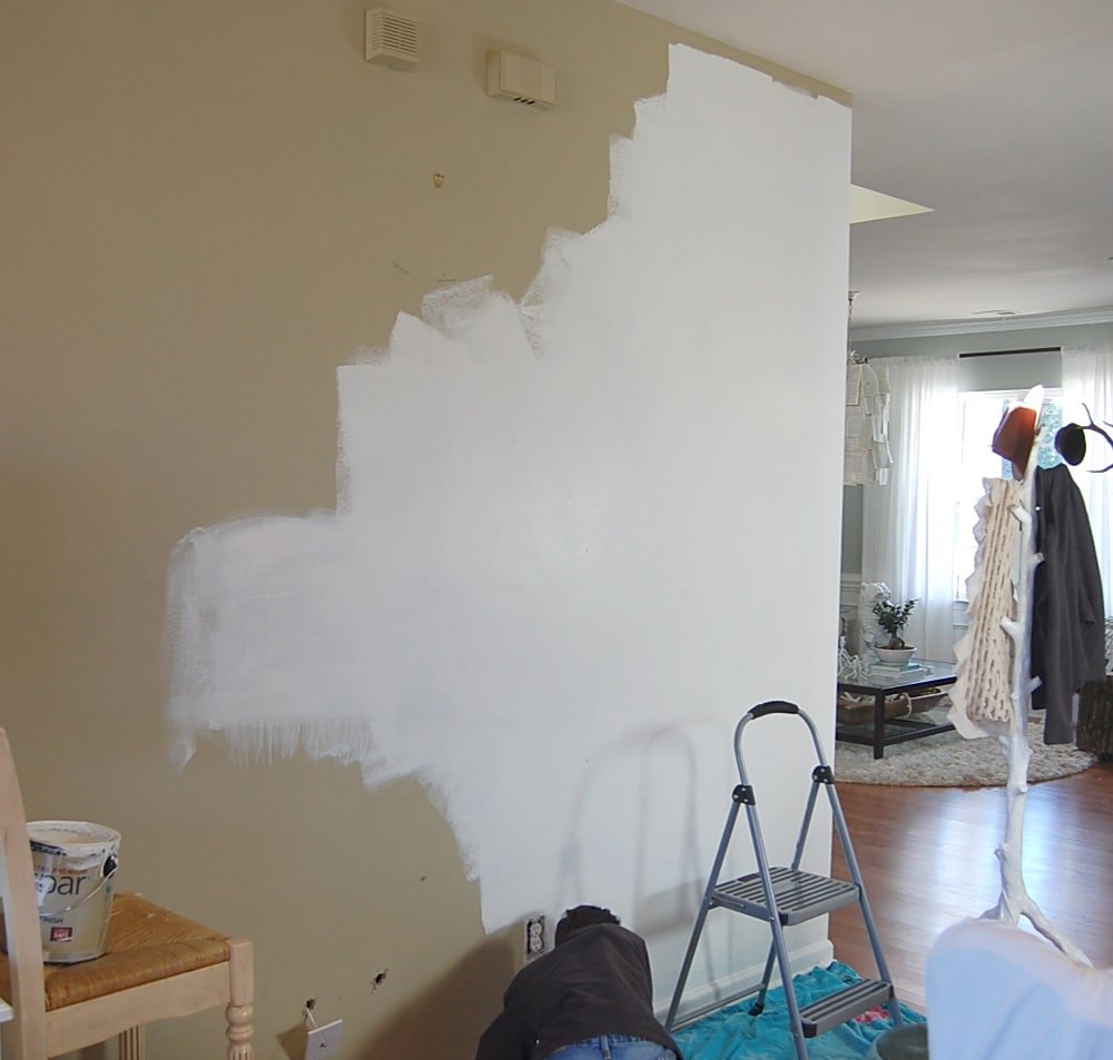 White Paint for Wall in Dubai Sport City